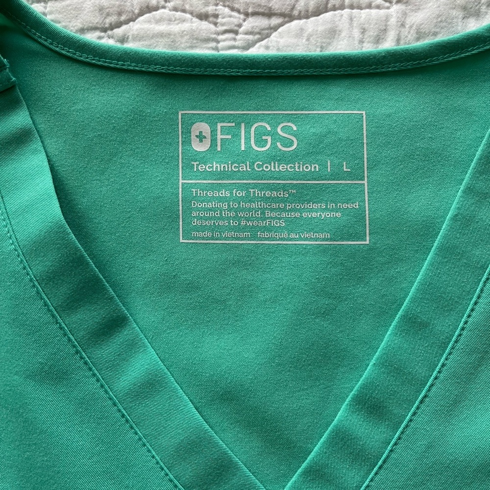 FIGS Scrub Too